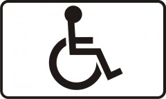 Hinweisschild über die Stelle für einen PKW eines berechtigen Behinderten mit geminderter Bewegungsfähigkeit