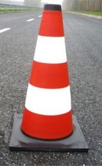 Reflective traffic cone 75cm- with black stand