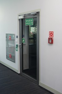 Oznakowanie pomieszczeń biurowych - Znaki systemu niskiego oświetlenia LLL
