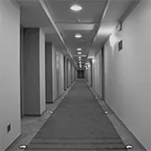 Fotolumineszente Sicherheitsleitsysteme in den öffentlichen Gebäuden – Safety Way Guidance System (SWGS)