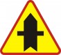 Intersection with minor side-road on both sides