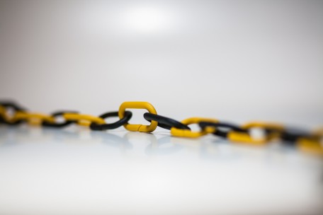 Łańcuch odgradzający czarno - żółty; dł. 1m